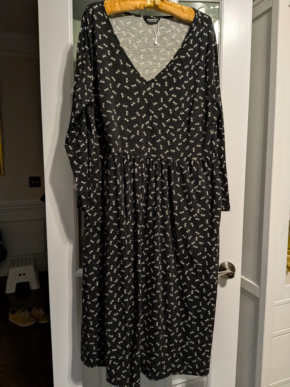 BloomChic Black V-Neck Floral Midi Dress With Dragonfly Pattern Size US18-20 NWT